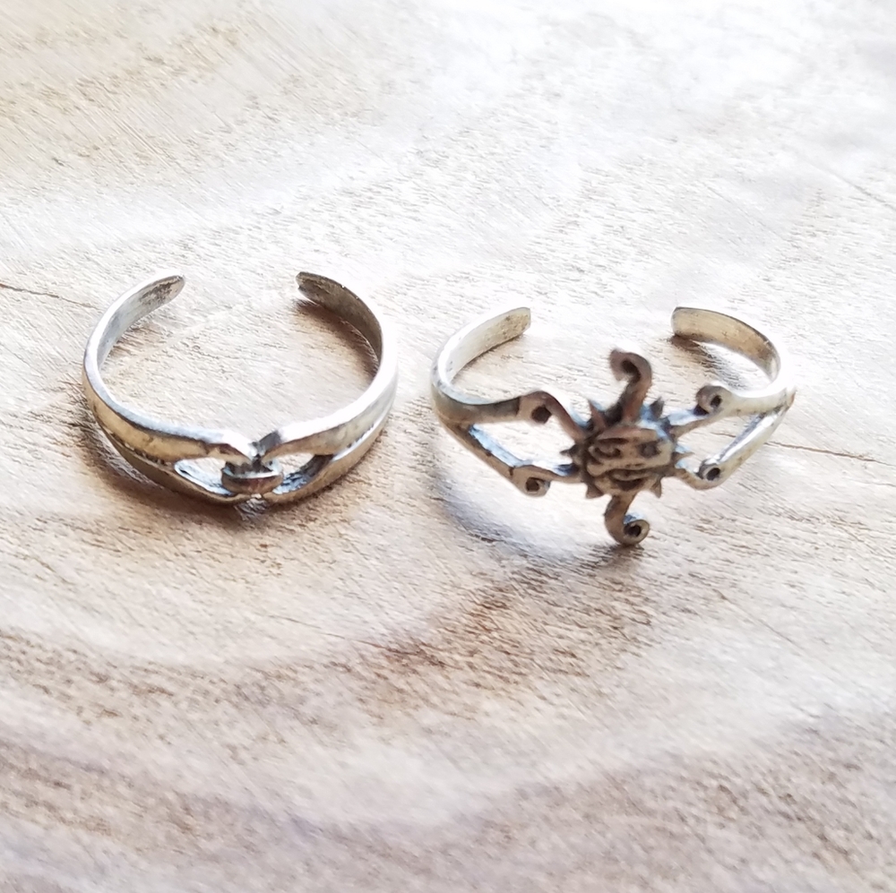 ❌3/$15 Toe Rings Sun & Twist